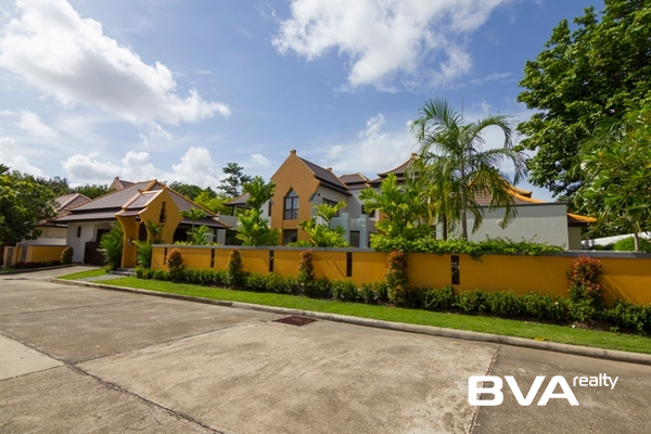 house for sale East Pattaya Phu Tara